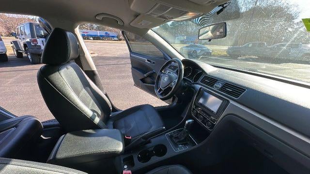 2017 Volkswagen Passat R-Line w/Comfort Pkg Auto
