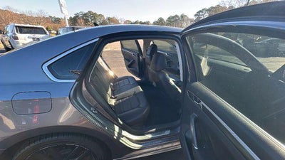 2017 Volkswagen Passat R-Line w/Comfort Pkg Auto