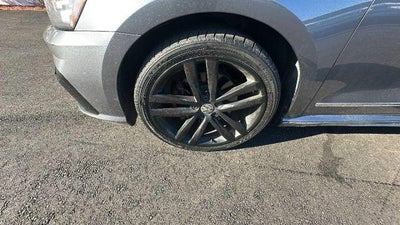 2017 Volkswagen Passat R-Line w/Comfort Pkg Auto