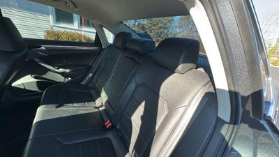 2017 Volkswagen Passat R-Line w/Comfort Pkg Auto