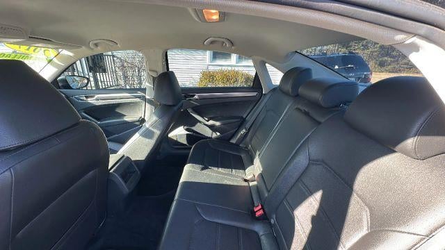 2017 Volkswagen Passat R-Line w/Comfort Pkg Auto