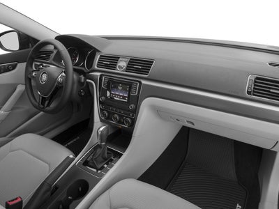 2017 Volkswagen Passat R-Line w/Comfort Pkg Auto