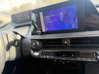 2024 Toyota Prius LE (Natl)